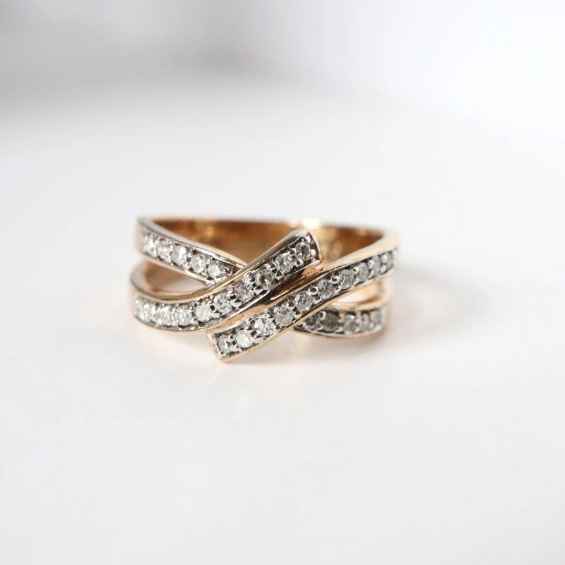 9ct Gold 1/4 ct Diamond Crossover Fancy Ring - Image 2
