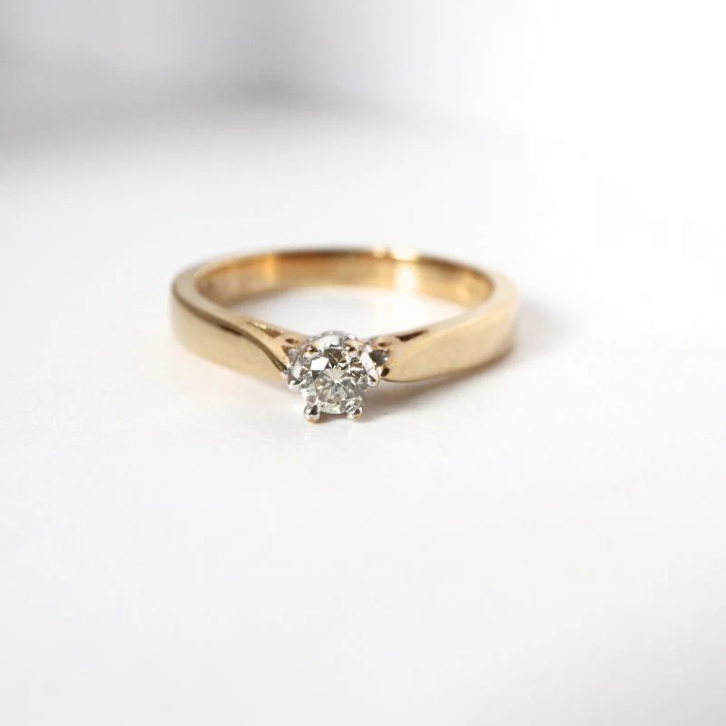 9ct Gold Diamond Solitaire Ring 0.15ct - Image 2