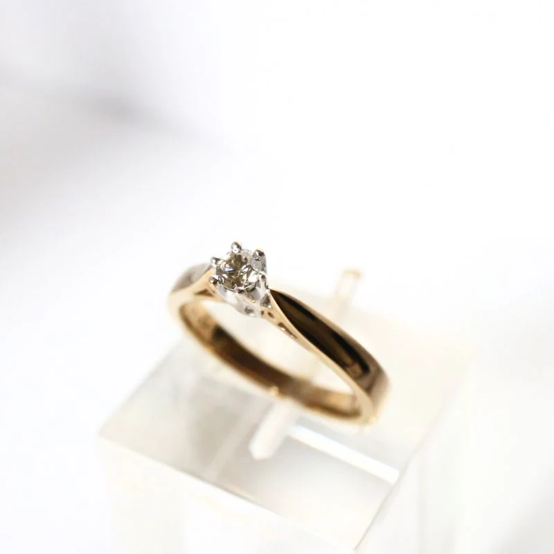 9ct Gold Diamond Solitaire Ring 0.15ct - Image 4