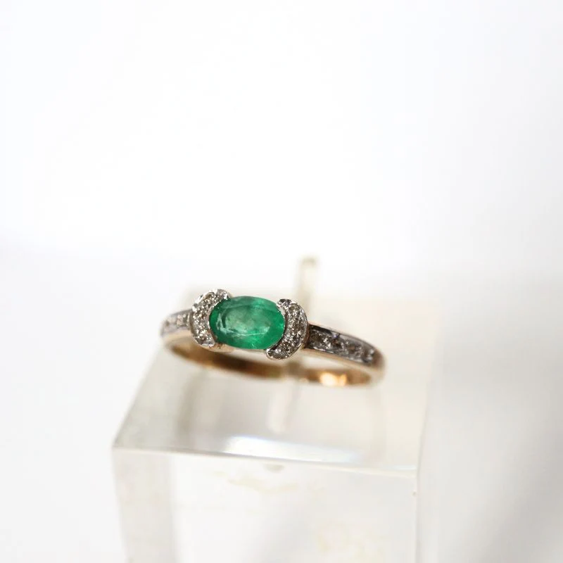 9ct Gold Oval Emerald Ring with Diamonds - Image 3
