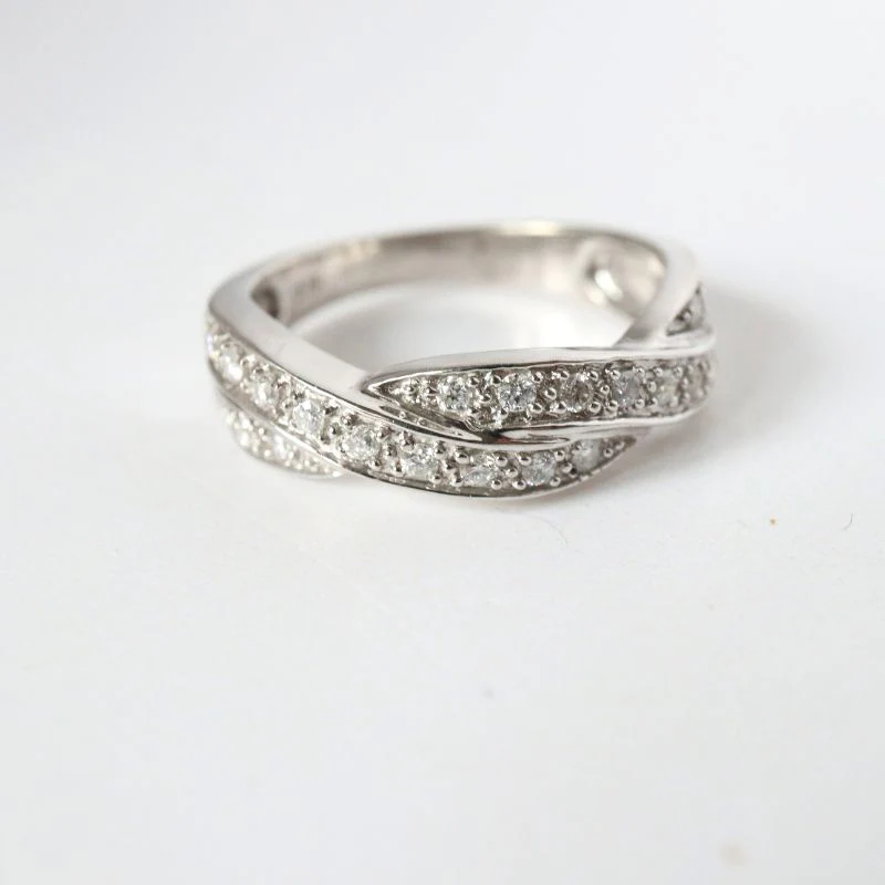 9ct White Gold Diamond Twist Ring 0.32ct - Image 2
