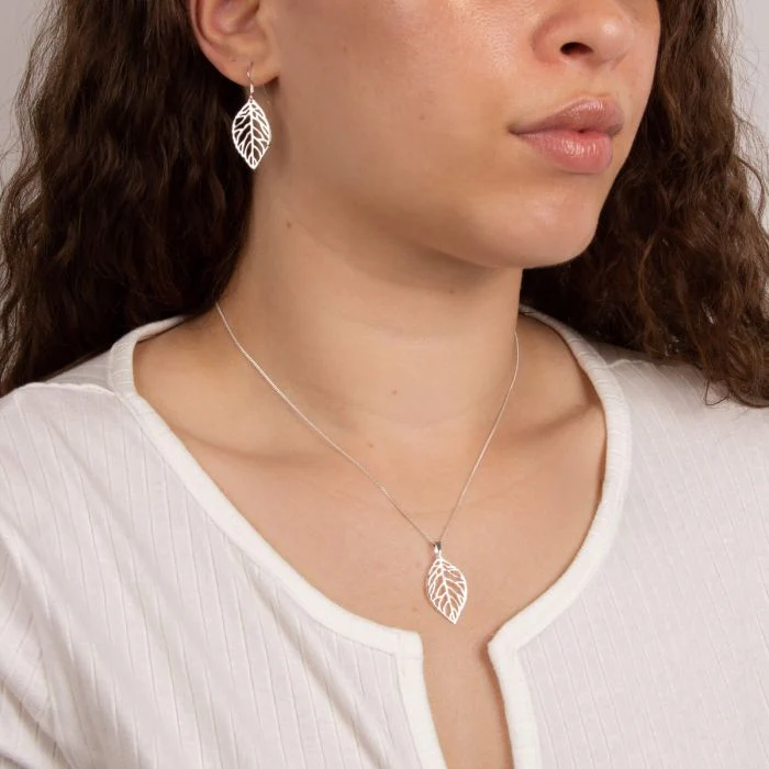 Silver Cut Out Leaf Pendant and Chain - Image 2